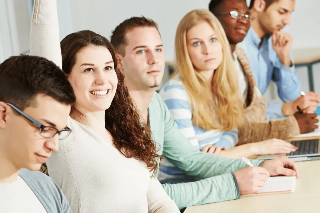 alcuni aspiranti docenti seguono una lezione dei percorsi abilitanti