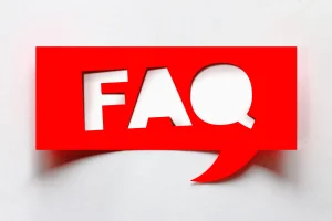 un cartoncino con la scritta FAQ intagliata